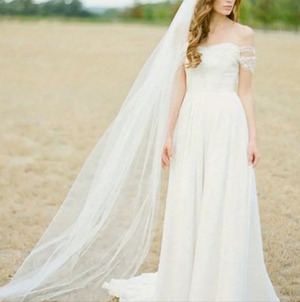 Elegant White Bridal Veil